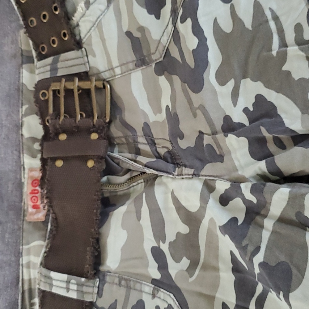 Shorts - Picture 2 of 6